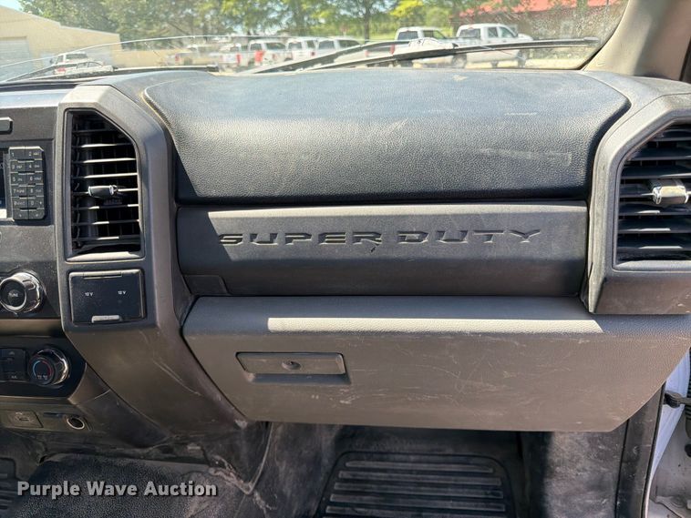image for item DQ7843 2019 Ford F450 Super Duty utility / service truck