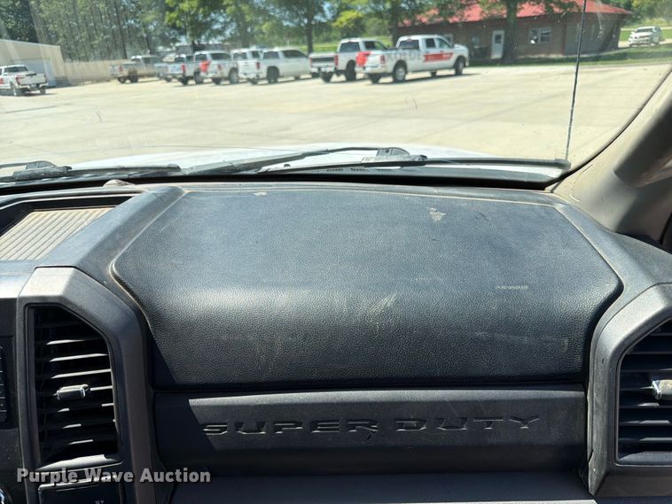 image for item DQ7843 2019 Ford F450 Super Duty utility / service truck