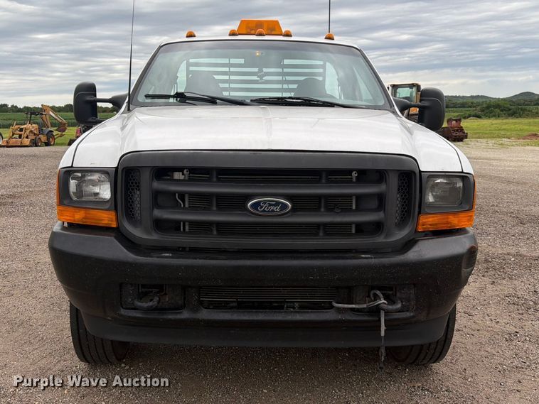 image for item DQ7871 2001 Ford F450 Super Duty flatbed truck