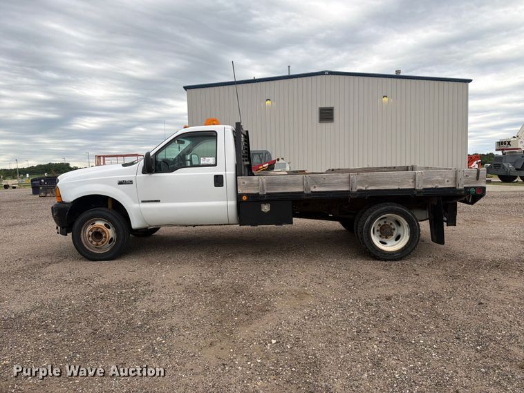 image for item DQ7871 2001 Ford F450 Super Duty flatbed truck