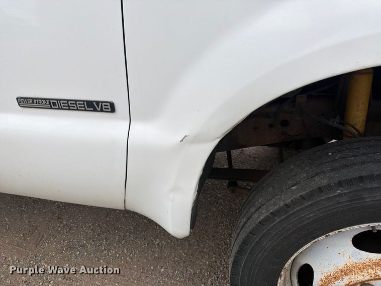 image for item DQ7871 2001 Ford F450 Super Duty flatbed truck
