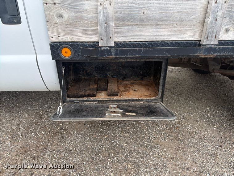 image for item DQ7871 2001 Ford F450 Super Duty flatbed truck