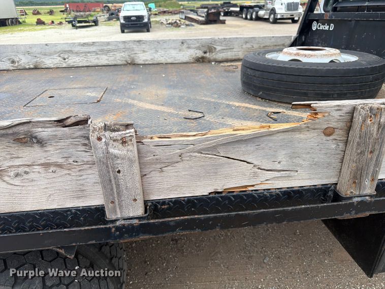 image for item DQ7871 2001 Ford F450 Super Duty flatbed truck