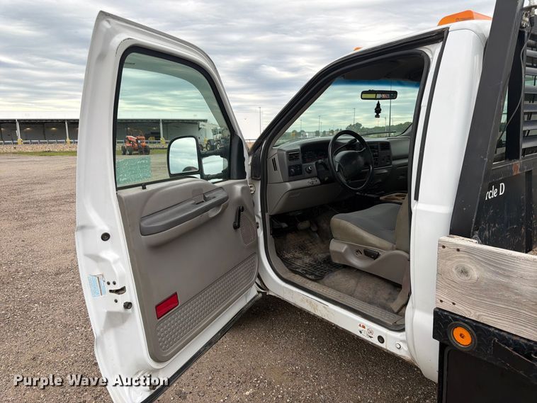 image for item DQ7871 2001 Ford F450 Super Duty flatbed truck