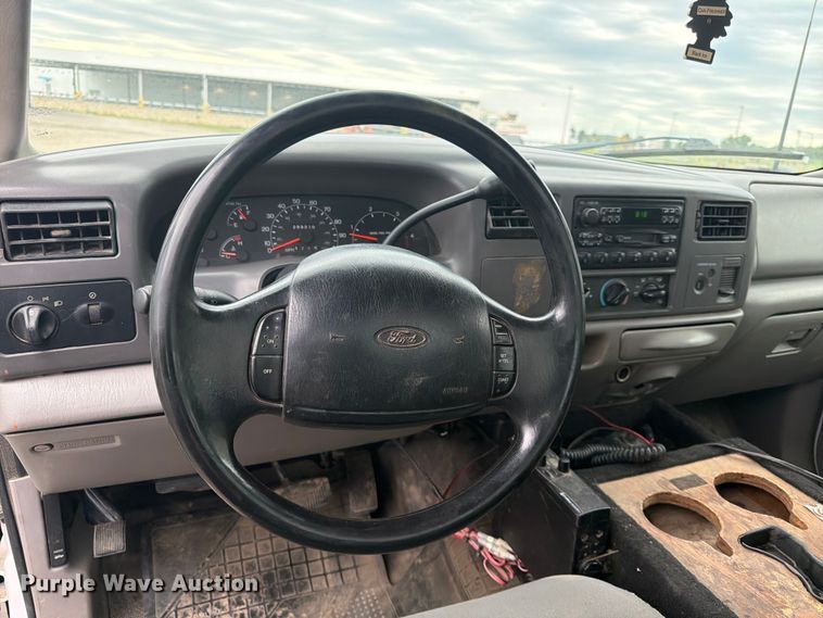 image for item DQ7871 2001 Ford F450 Super Duty flatbed truck