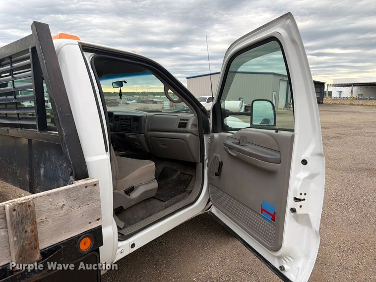 image for item DQ7871 2001 Ford F450 Super Duty flatbed truck