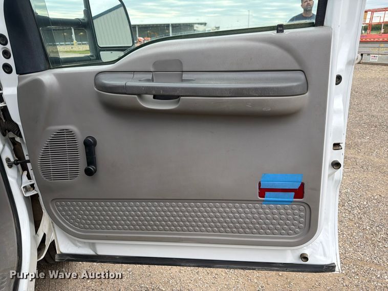 image for item DQ7871 2001 Ford F450 Super Duty flatbed truck