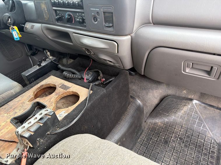 image for item DQ7871 2001 Ford F450 Super Duty flatbed truck