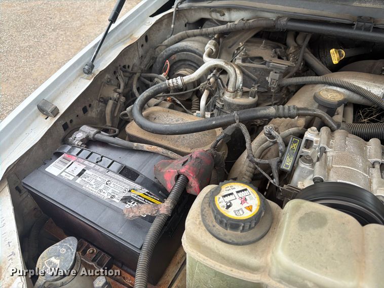 image for item DQ7871 2001 Ford F450 Super Duty flatbed truck