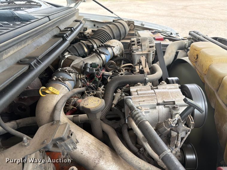 image for item DQ7871 2001 Ford F450 Super Duty flatbed truck