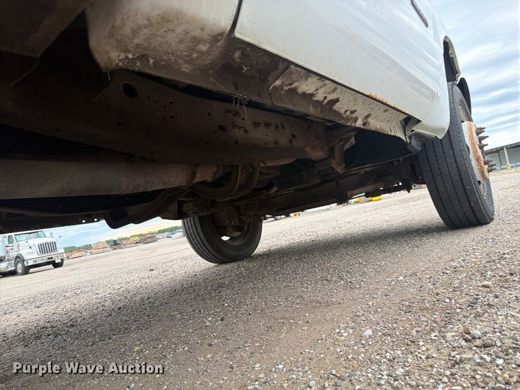 image for item DQ7871 2001 Ford F450 Super Duty flatbed truck