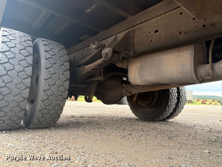 image for item DQ7871 2001 Ford F450 Super Duty flatbed truck