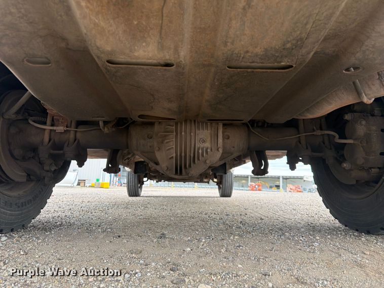image for item DQ7871 2001 Ford F450 Super Duty flatbed truck