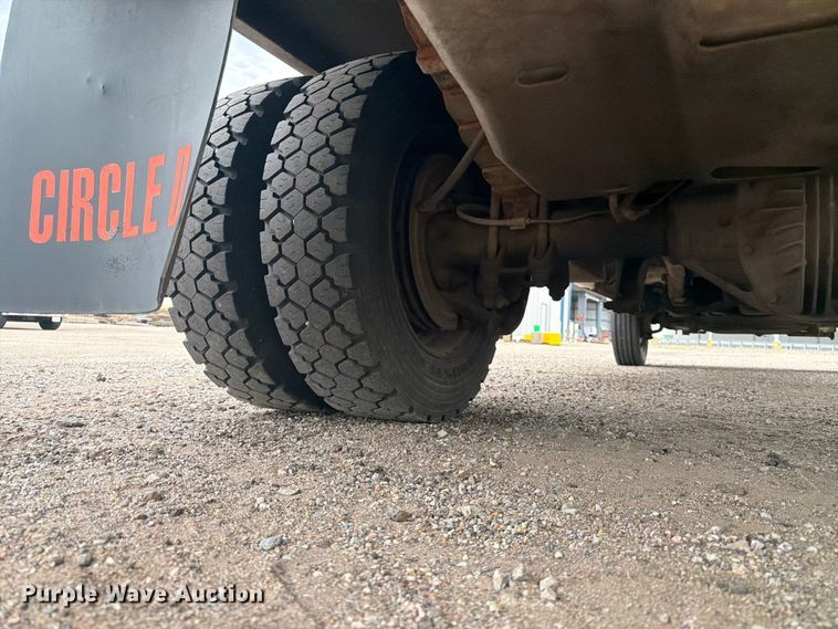 image for item DQ7871 2001 Ford F450 Super Duty flatbed truck