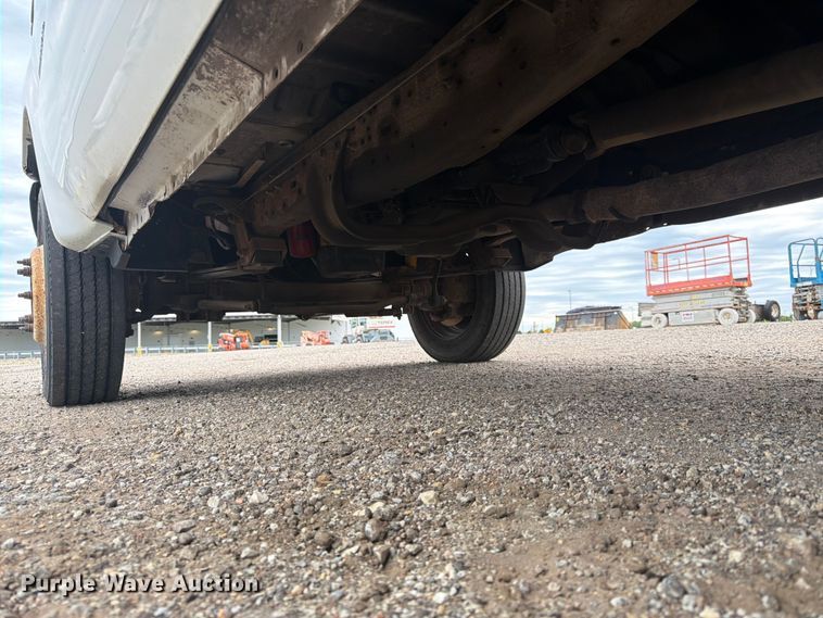 image for item DQ7871 2001 Ford F450 Super Duty flatbed truck