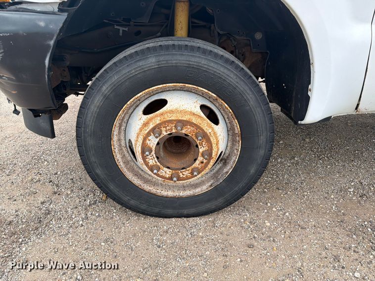 image for item DQ7871 2001 Ford F450 Super Duty flatbed truck