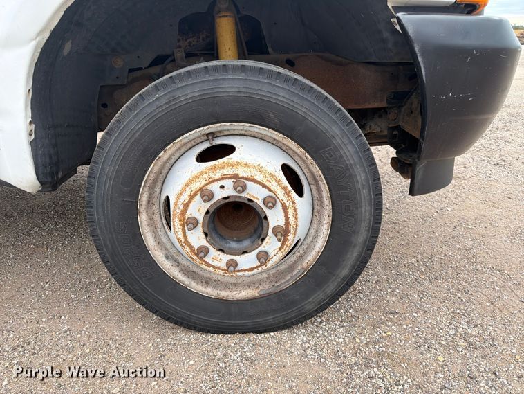 image for item DQ7871 2001 Ford F450 Super Duty flatbed truck
