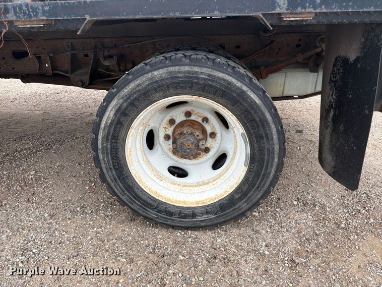 image for item DQ7871 2001 Ford F450 Super Duty flatbed truck
