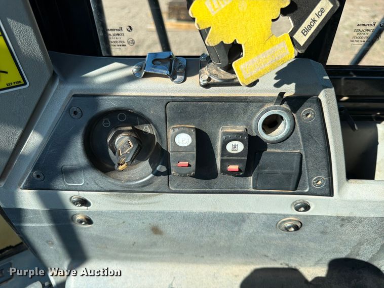 image for item DQ7916 2011 Caterpillar 966K wheel loader