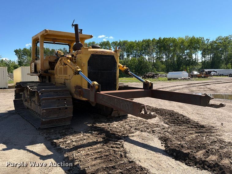 image for item DQ7930 1972 Caterpillar D8H cable plow