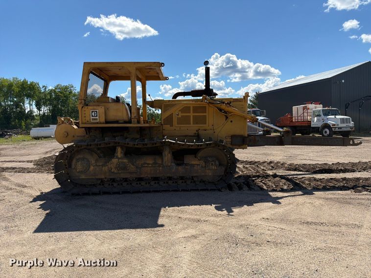 image for item DQ7930 1972 Caterpillar D8H cable plow