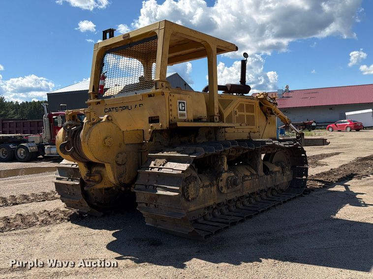 image for item DQ7930 1972 Caterpillar D8H cable plow