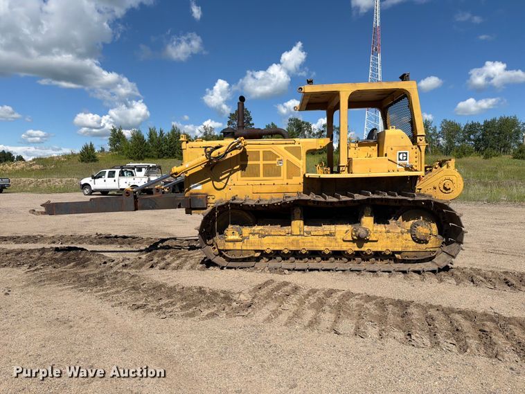 image for item DQ7930 1972 Caterpillar D8H cable plow