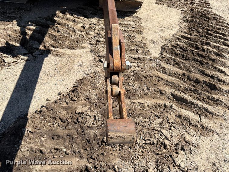 image for item DQ7930 1972 Caterpillar D8H cable plow