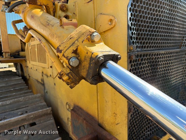 image for item DQ7930 1972 Caterpillar D8H cable plow
