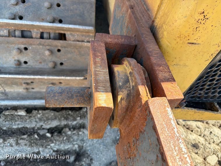 image for item DQ7930 1972 Caterpillar D8H cable plow