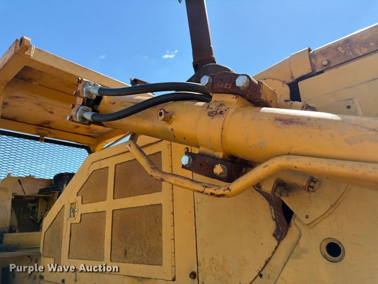 image for item DQ7930 1972 Caterpillar D8H cable plow
