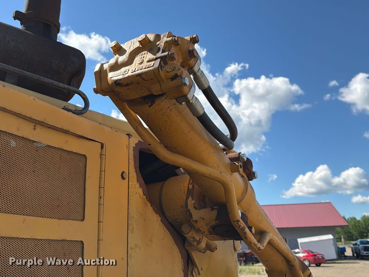 image for item DQ7930 1972 Caterpillar D8H cable plow