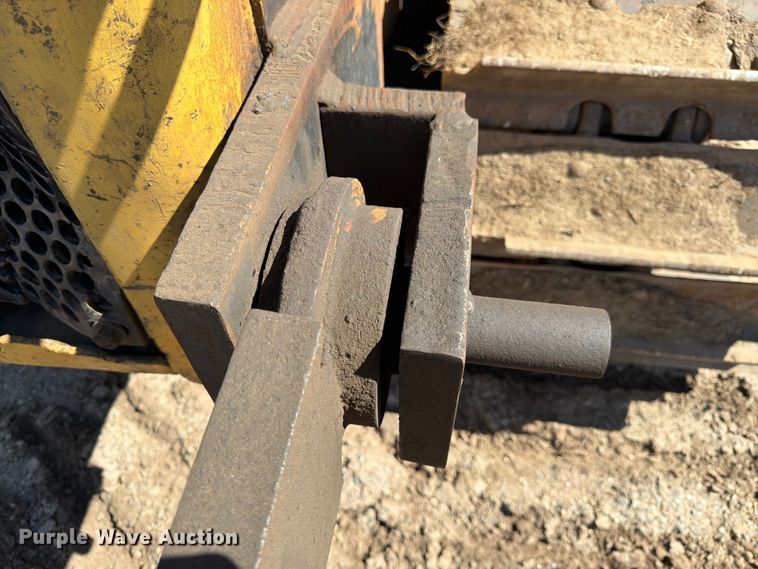 image for item DQ7930 1972 Caterpillar D8H cable plow