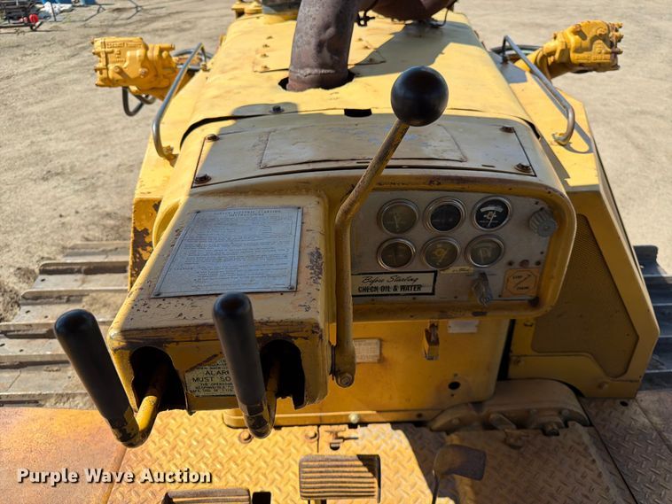 image for item DQ7930 1972 Caterpillar D8H cable plow