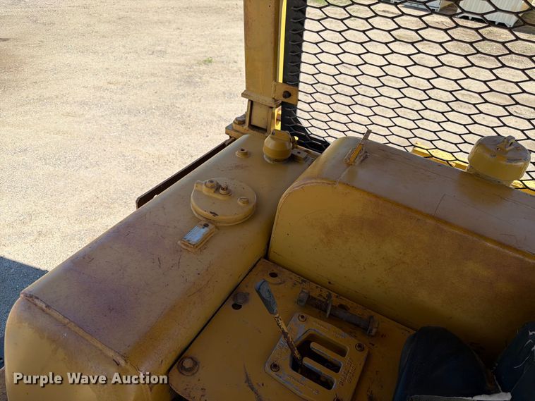 image for item DQ7930 1972 Caterpillar D8H cable plow