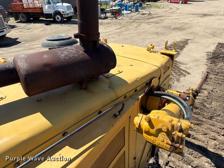 image for item DQ7930 1972 Caterpillar D8H cable plow