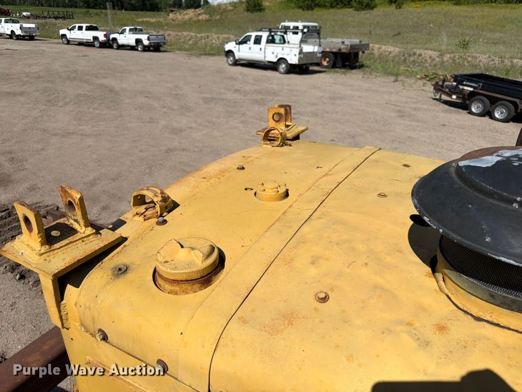 image for item DQ7930 1972 Caterpillar D8H cable plow