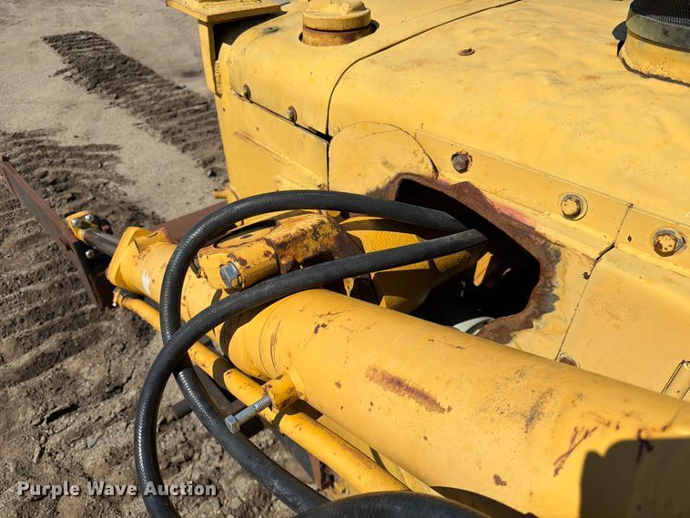 image for item DQ7930 1972 Caterpillar D8H cable plow