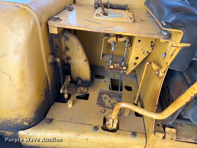 image for item DQ7930 1972 Caterpillar D8H cable plow
