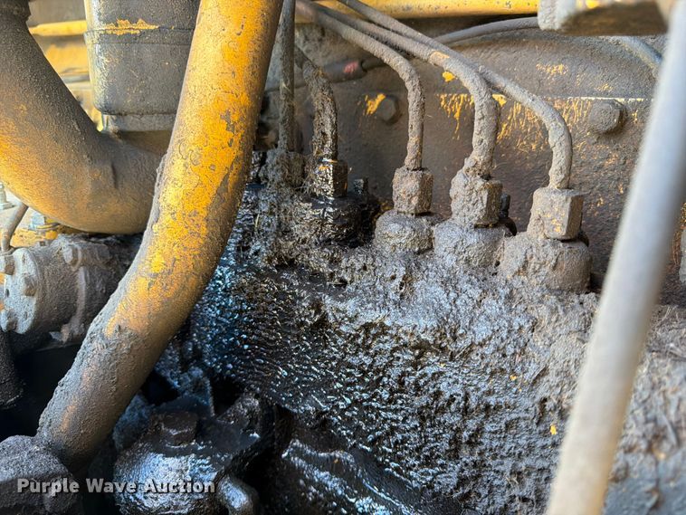 image for item DQ7930 1972 Caterpillar D8H cable plow
