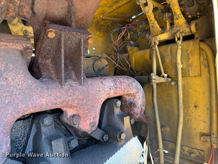 image for item DQ7930 1972 Caterpillar D8H cable plow