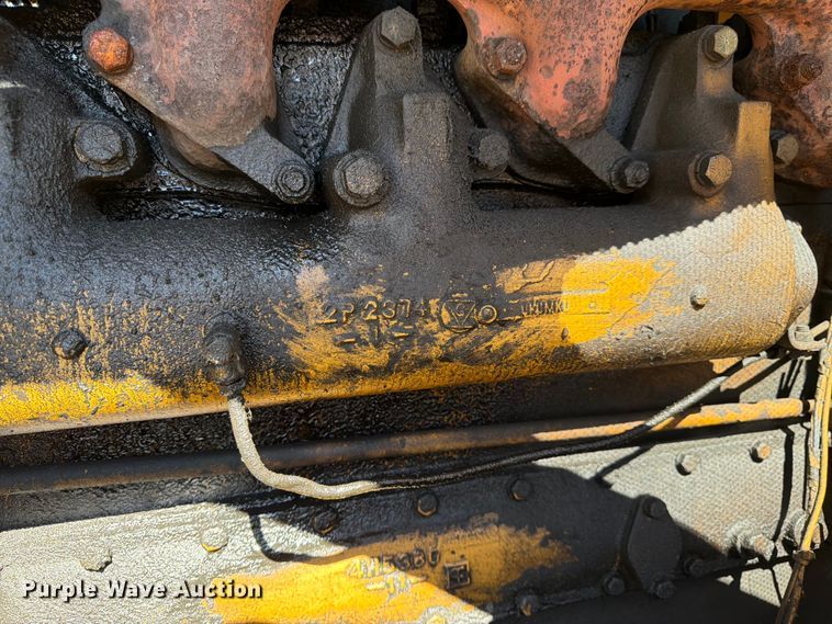 image for item DQ7930 1972 Caterpillar D8H cable plow