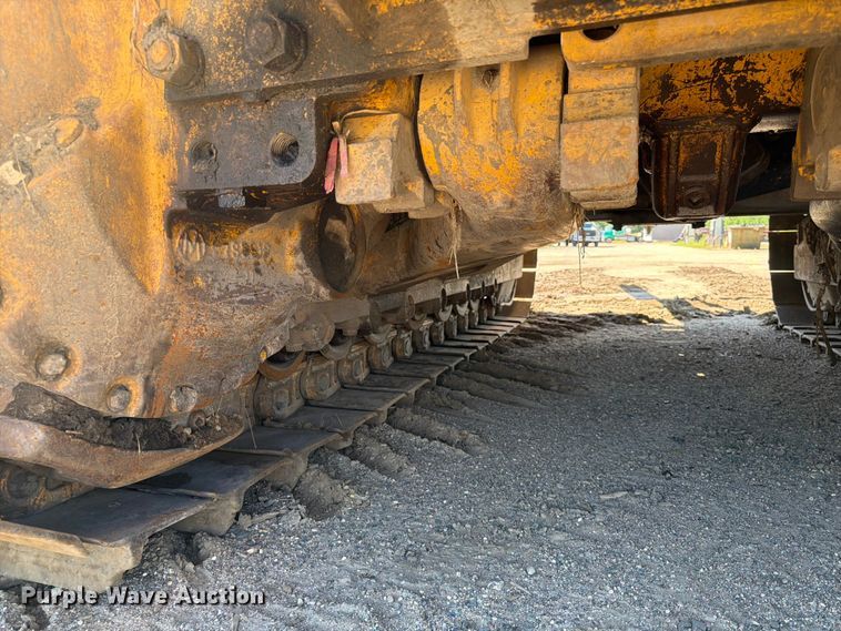 image for item DQ7930 1972 Caterpillar D8H cable plow