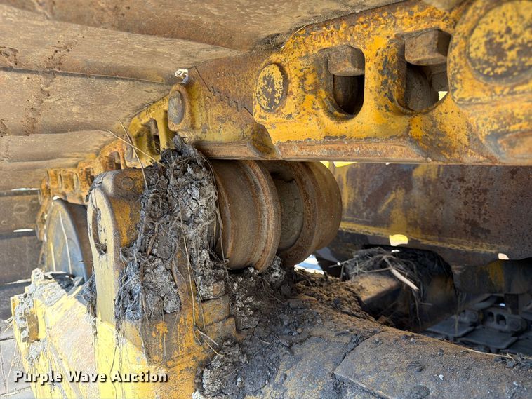image for item DQ7930 1972 Caterpillar D8H cable plow