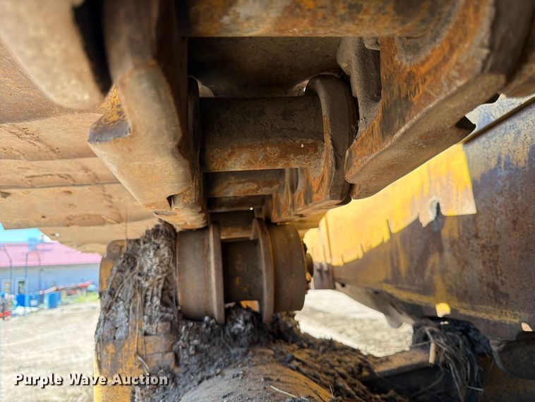 image for item DQ7930 1972 Caterpillar D8H cable plow