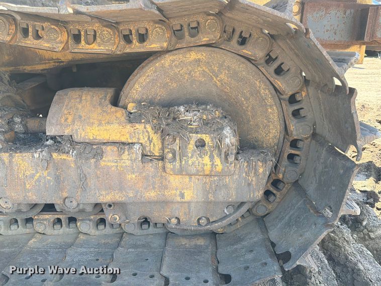 image for item DQ7930 1972 Caterpillar D8H cable plow