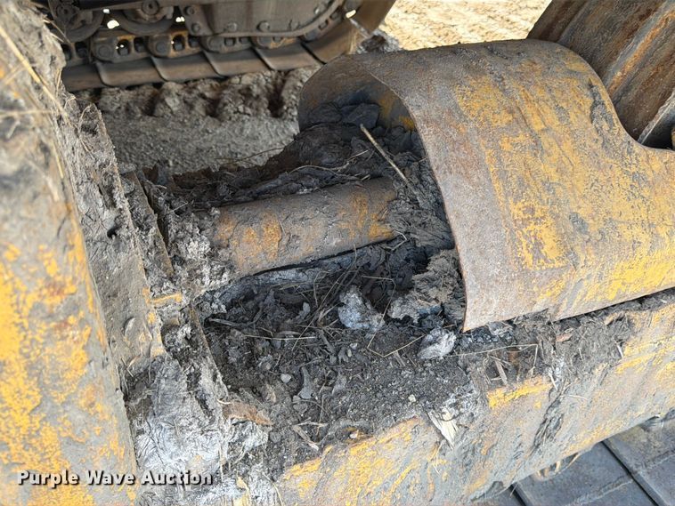 image for item DQ7930 1972 Caterpillar D8H cable plow