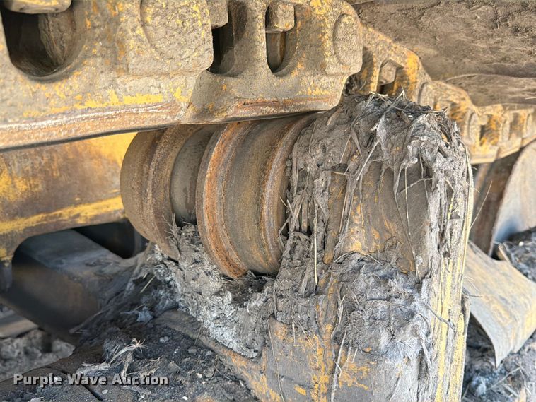 image for item DQ7930 1972 Caterpillar D8H cable plow