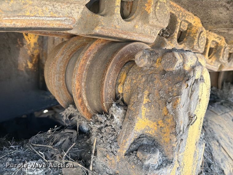 image for item DQ7930 1972 Caterpillar D8H cable plow