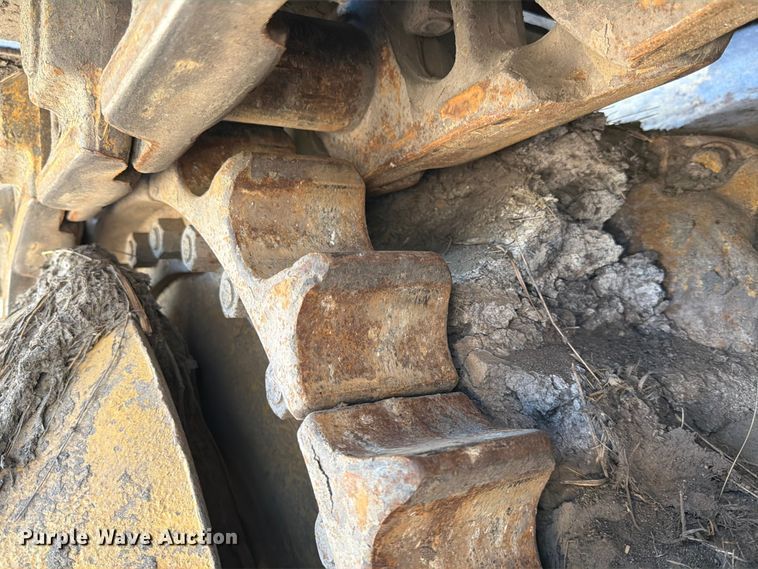 image for item DQ7930 1972 Caterpillar D8H cable plow